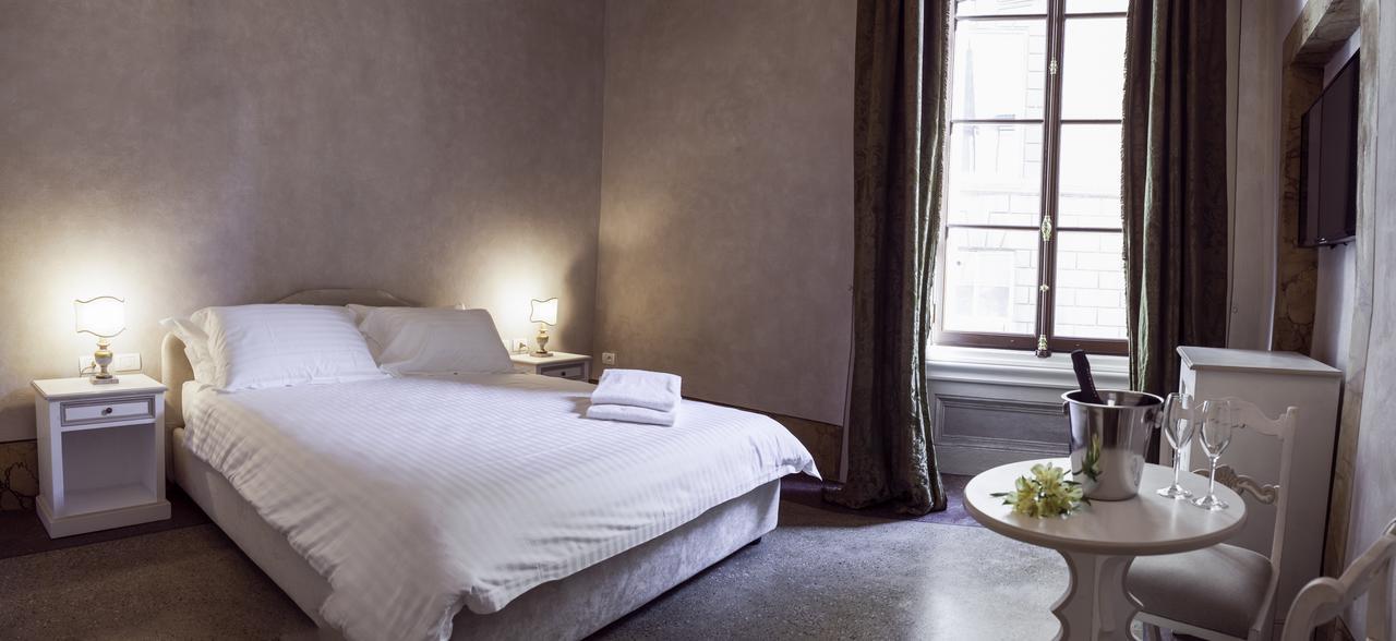 Palazzo D'Oltrarno - Residenza D'Epoca Bed & Breakfast ฟลอเรนซ์ ภายนอก รูปภาพ